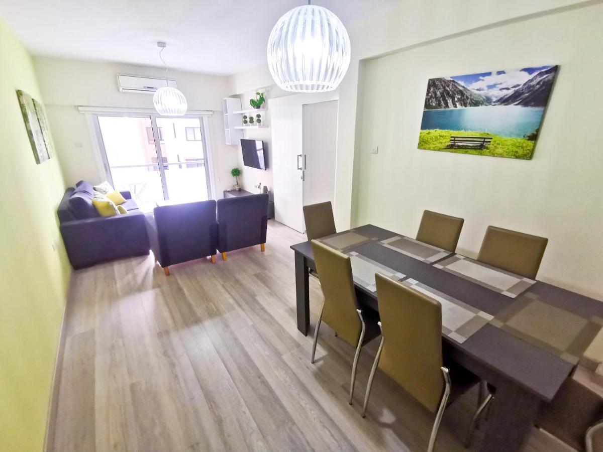 Beach-A-Holic Apartment, 2 Min Distance From Larnaca Marina Luaran gambar