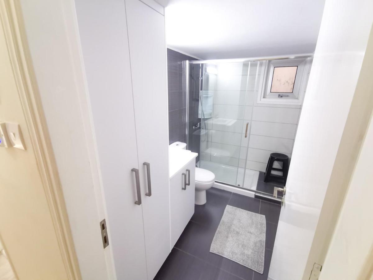 Beach-A-Holic Apartment, 2 Min Distance From Larnaca Marina Luaran gambar