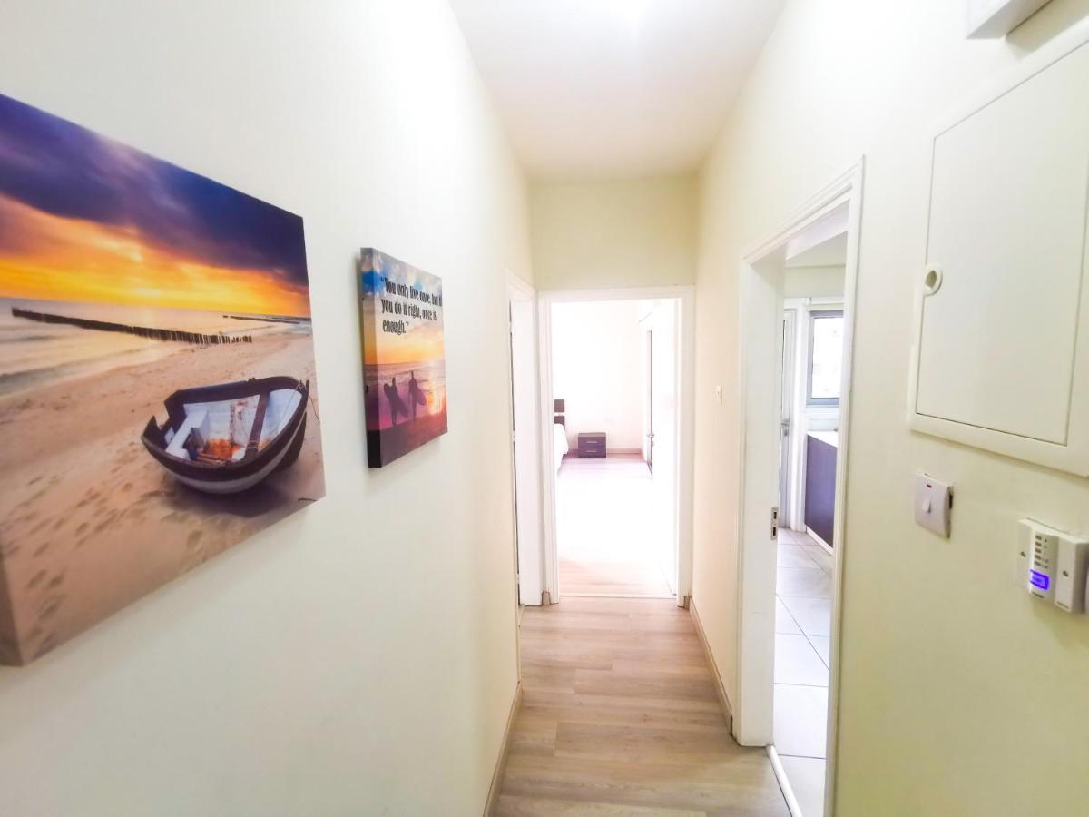 Beach-A-Holic Apartment, 2 Min Distance From Larnaca Marina Luaran gambar